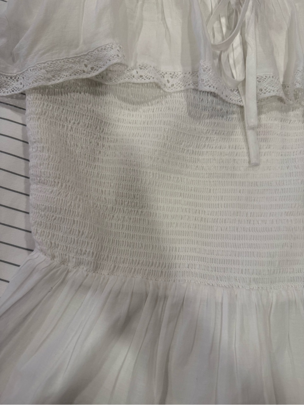 Vineyard Vines Smocked Bodice Lace Pintuck Ruffle Top size Small - Picture 6 of 10